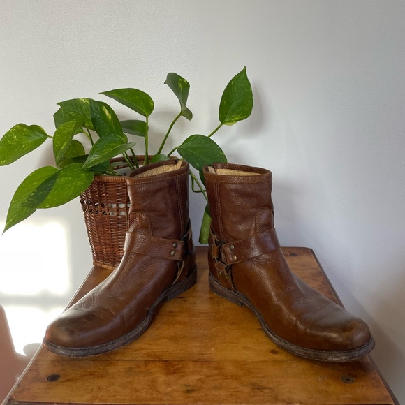 Frye Philip Short Boots - Picture 2 of 7